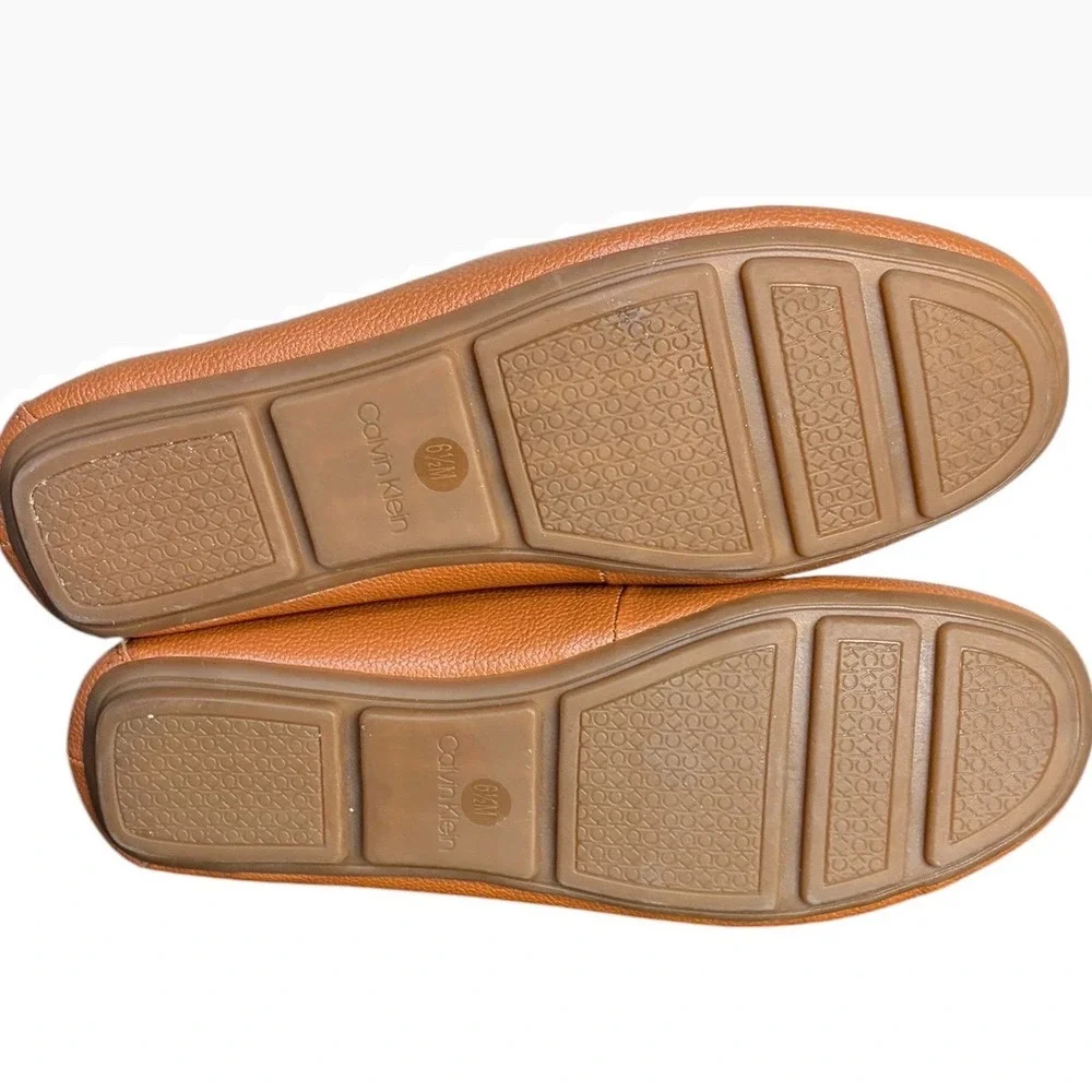 NWOB Calvin Klein Cognac Tan Kclayne L Loafers‎ Gold Buckle Women's Size 6.5M